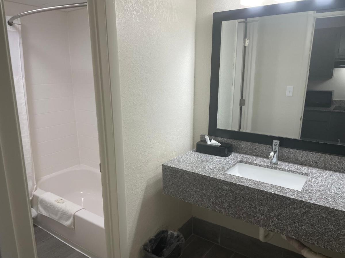 Quality Inn & Suites Spring Lake - Fayetteville Near Fort Bragg Luaran gambar